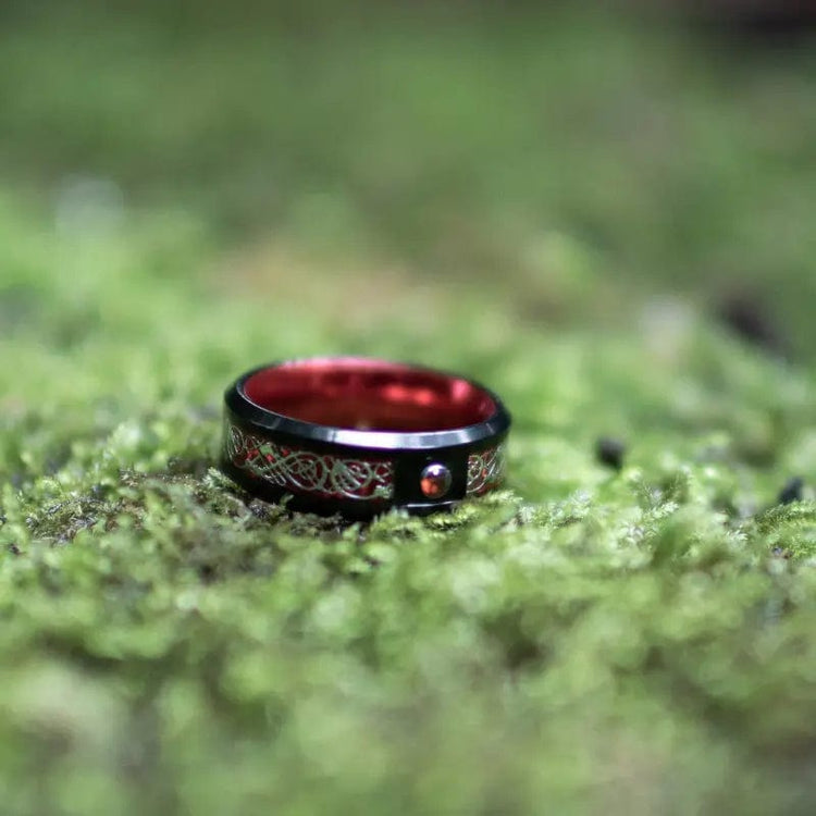 Anello di Jarl \"Sangue di Valhalla\" in tungsteno Anello di Jarl \"Sangue di Valhalla\" in tungsteno