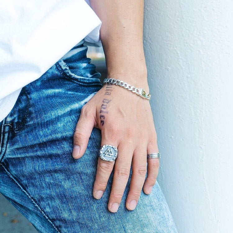 Anello vichingo in argento 925 - L'Éclat du Valknut Anello vichingo in argento 925 - L'Éclat du Valknut