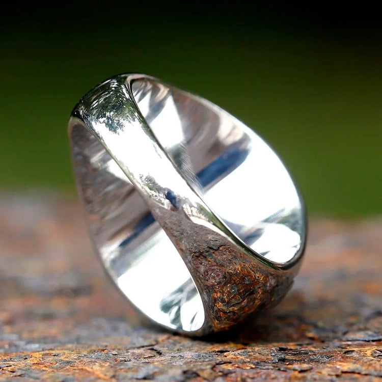Anello vichingo \"On triomphe toujours\" (Noi trionfiamo sempre) Anello vichingo \"On triomphe toujours\" (Noi trionfiamo sempre)