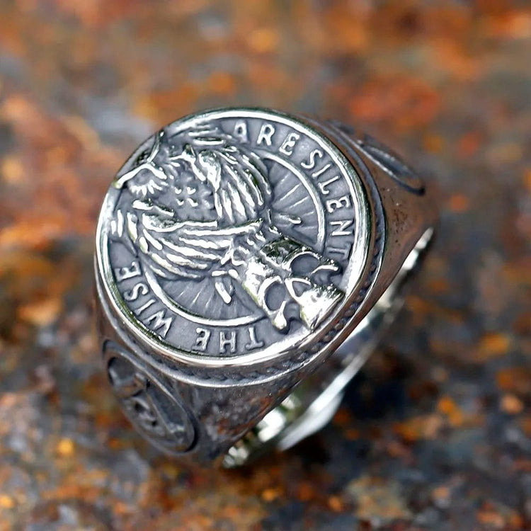 Anello vichingo \"On triomphe toujours\" (Noi trionfiamo sempre) Anello vichingo \"On triomphe toujours\" (Noi trionfiamo sempre)