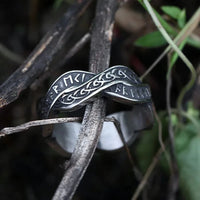Anello con runa vichinga distorta Anello con runa vichinga distorta