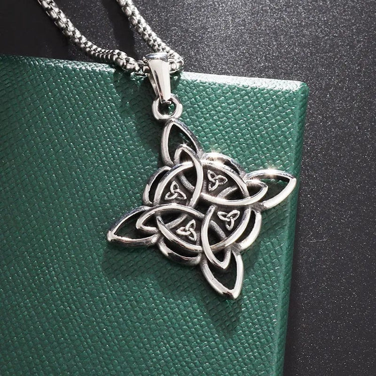 Collana \"Vita eterna\" Nodo celtico della trinità Collana \"Vita eterna\" Nodo celtico della trinità