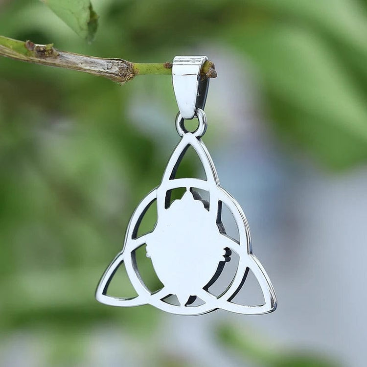 Collana Triquetra \"Talismano della femminilità\" con pietra di luna Collana Triquetra \"Talismano della femminilità\" con pietra di luna