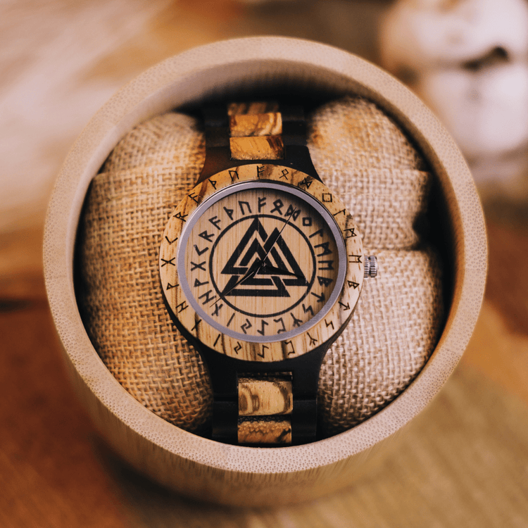 Valknut Orologio in legno - Odin's Hall Valknut Orologio in legno - Odin's Hall