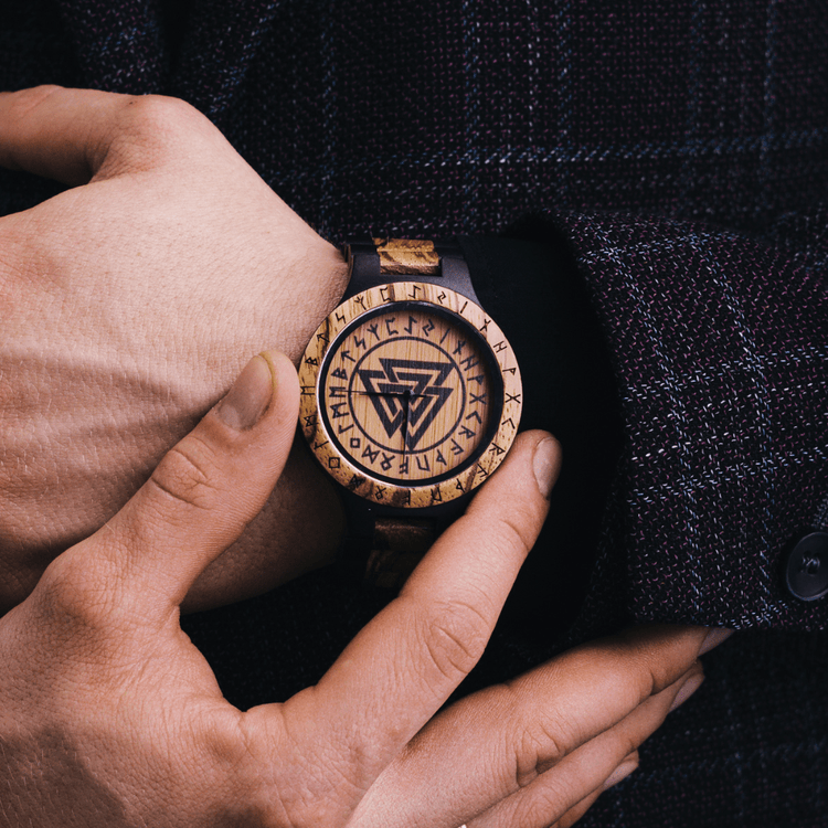 Valknut Orologio in legno - Odin's Hall Valknut Orologio in legno - Odin's Hall