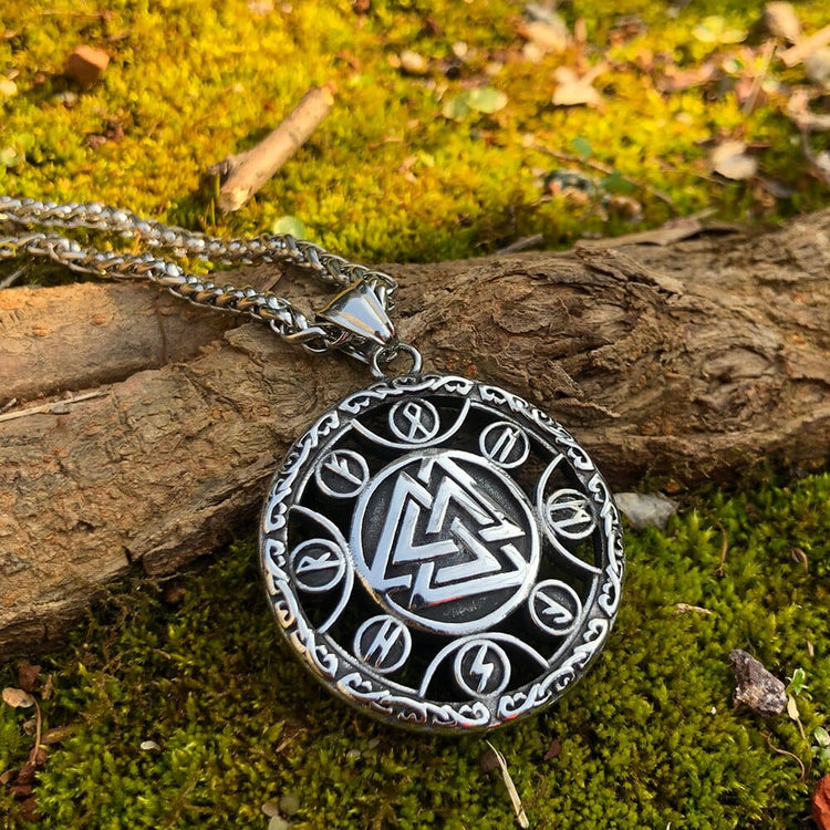 Collana runica Valknut Collana runica Valknut