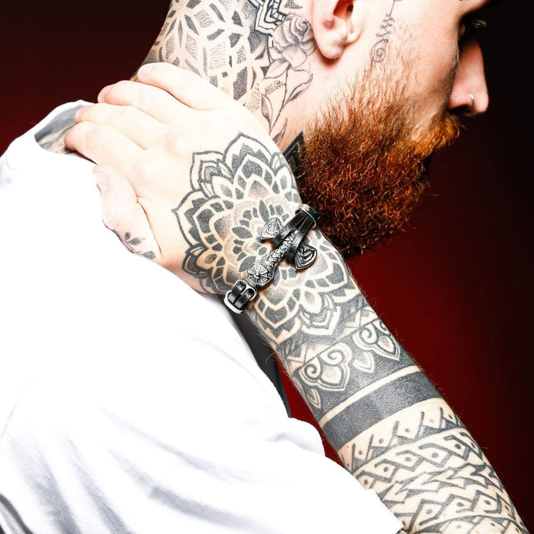 Bracciale vichingo Ascia di cuoio pesante Bracciale vichingo Ascia di cuoio pesante