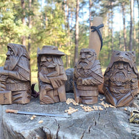 Statuetta vichinga in legno delle divinità norrene Statuetta vichinga in legno delle divinità norrene
