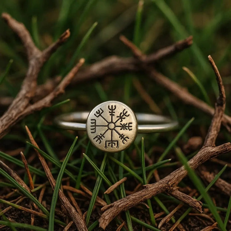 Anello guerriero Vegvisir con scudo