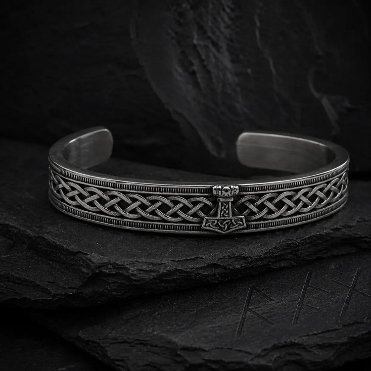 Bracciale vichingo portatore del Mjolnir