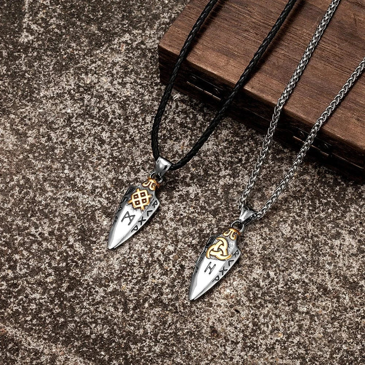 Collana con lancia runica