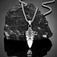 Collana con lancia runica