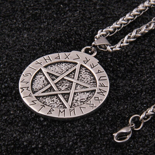 Collana contemporanea in Argento Sterling 925 con Triangolo | FindTheDeal Collana contemporanea in Argento Sterling 925 con Triangolo | FindTheDeal
