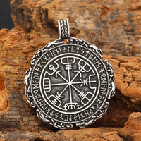 Collana bussola runica Vegvisir